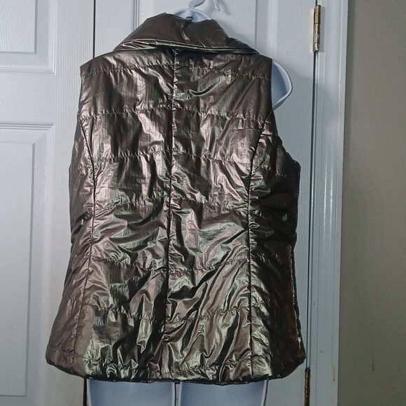 Chico's  gold  metal metallic puffer vest  Chico's Sz 1   Regular Sz 8 NWOT - Picture 6 of 7